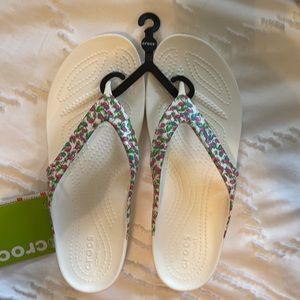 Croc flip flops 8